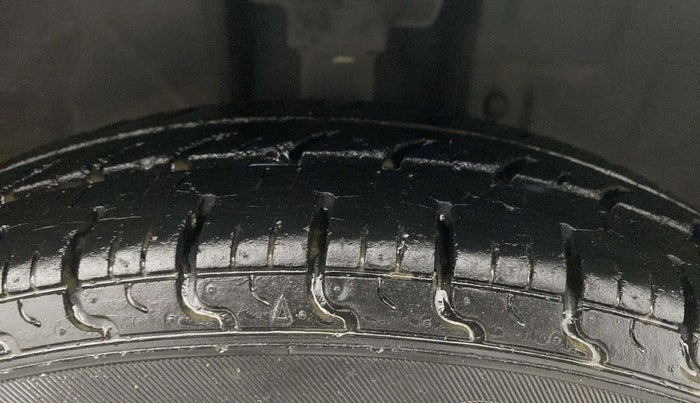 2017 Datsun Redi Go T (O), Petrol, Manual, 36,544 km, Right Front Tyre Tread