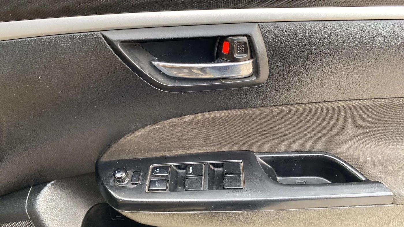 2015 Maruti Swift VXI, Petrol, Manual, 71,206 km, Driver Side Door Panels Control