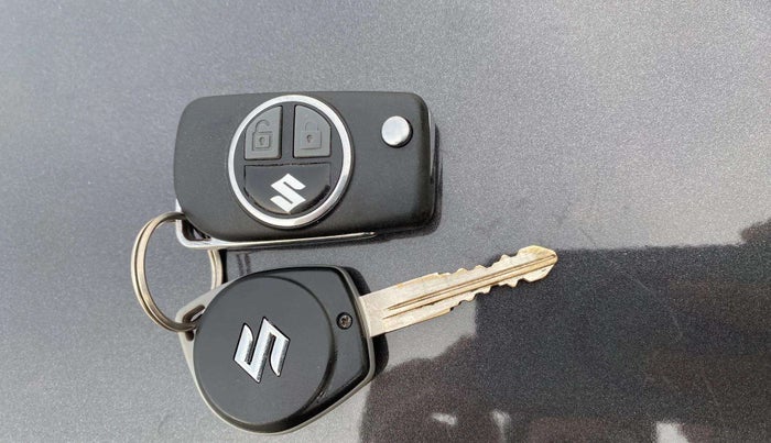 2015 Maruti Swift VXI, Petrol, Manual, 71,206 km, Key Close Up