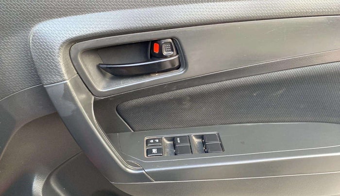 2017 Maruti Vitara Brezza VDI (O), Diesel, Manual, 95,316 km, Driver Side Door Panels Control
