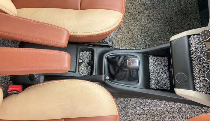 2020 Renault TRIBER RXT AMT, Petrol, Automatic, 35,506 km, Gear Lever
