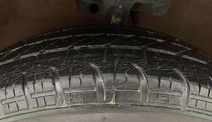 2015 Maruti Ritz VXI, Petrol, Manual, 39,627 km, Left Front Tyre Tread
