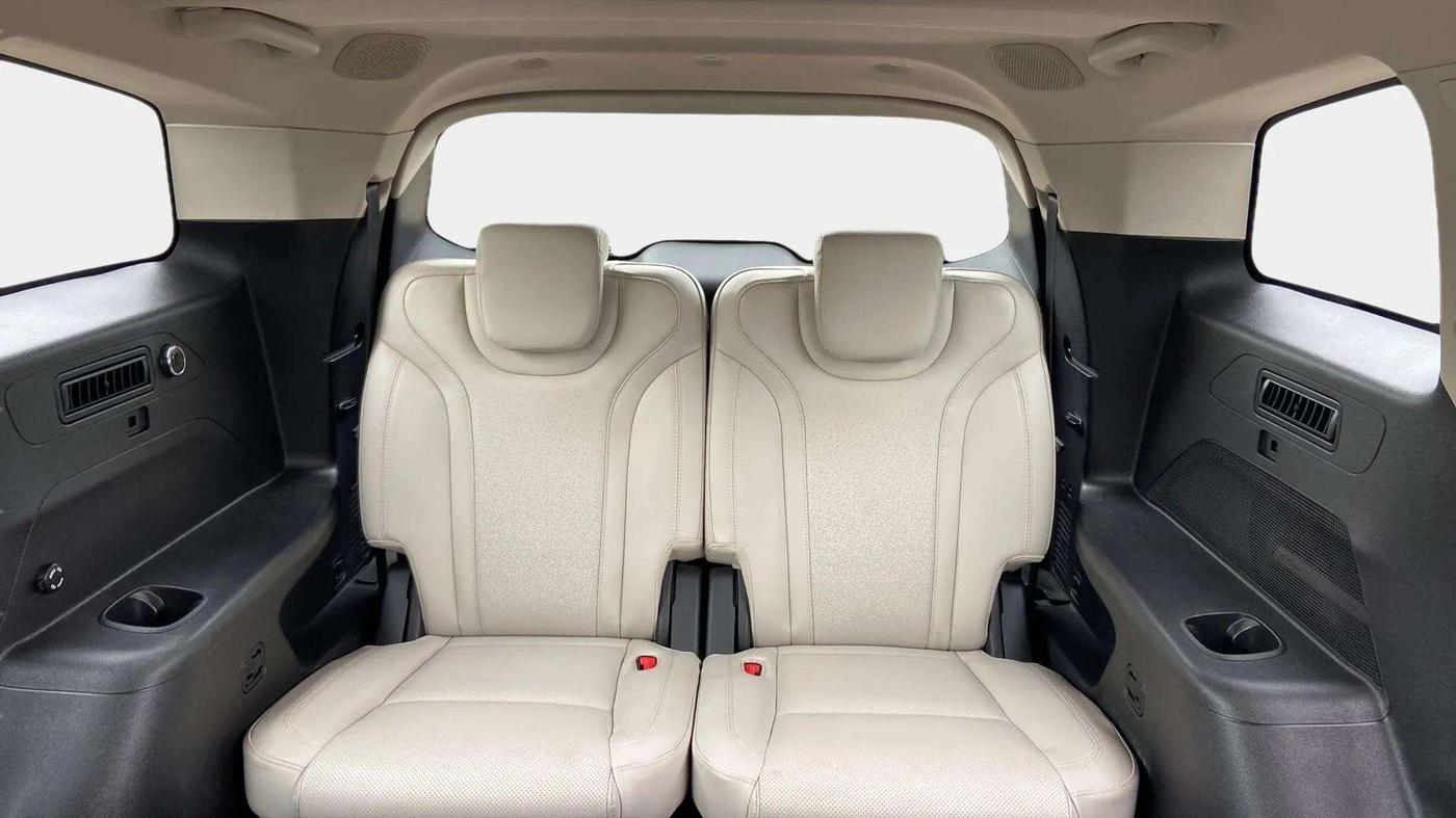 2023 Mahindra XUV700 AX 7 LUXURY P AT 7 STR, Petrol, Automatic, 3,522 km, Third Seat Row ( optional )