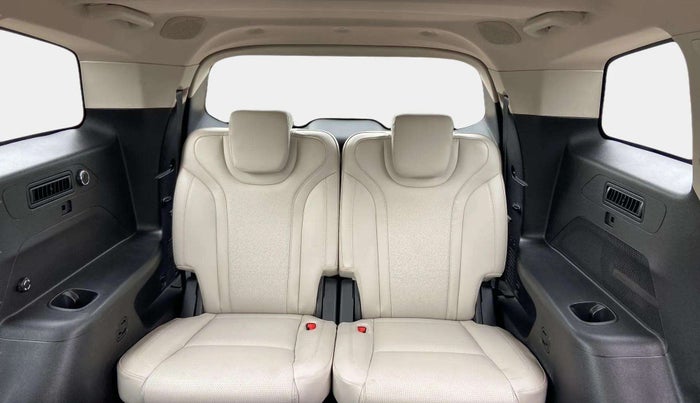 2023 Mahindra XUV700 AX 7 LUXURY P AT 7 STR, Petrol, Automatic, 3,522 km, Third Seat Row ( optional )