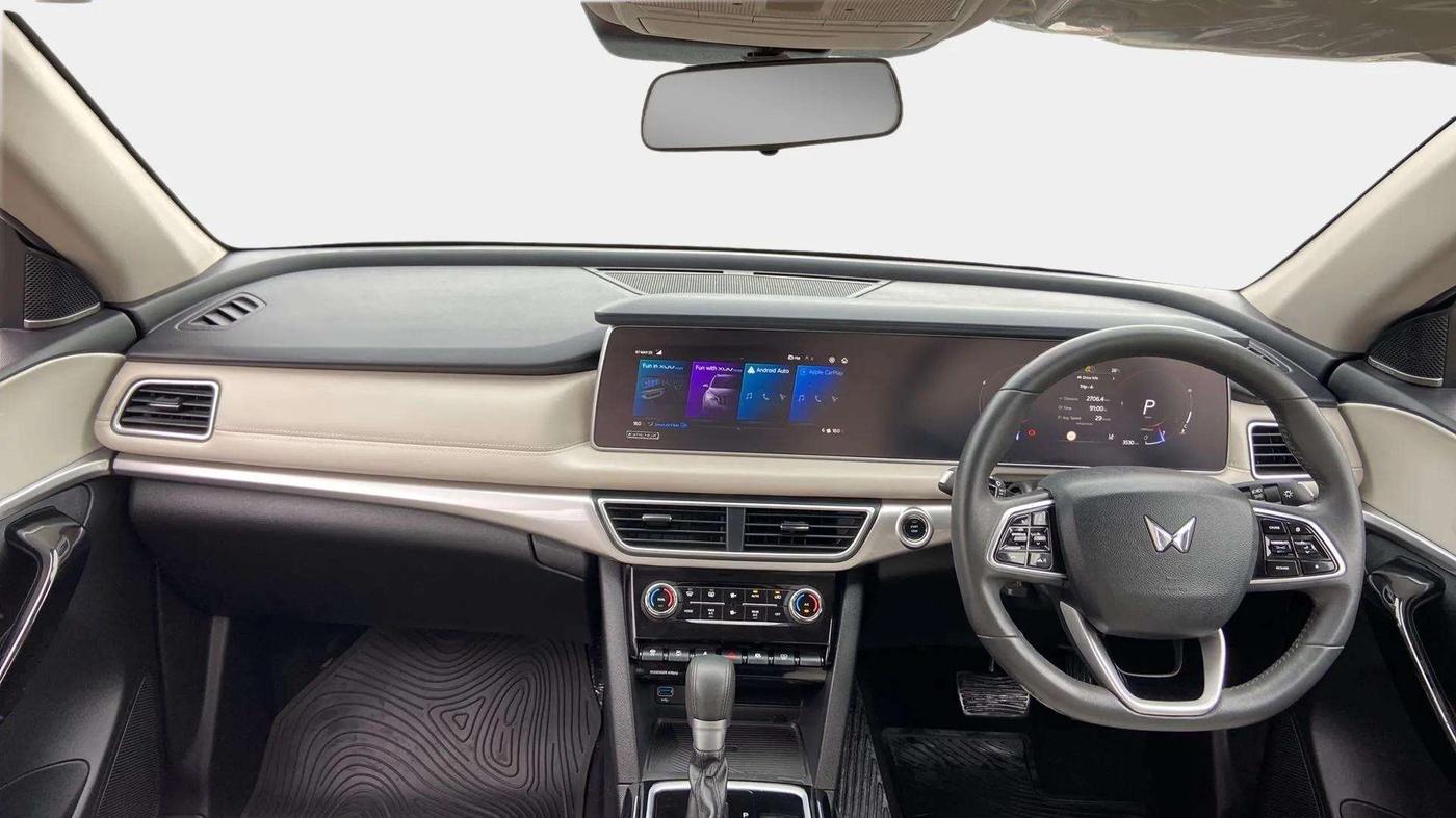 2023 Mahindra XUV700 AX 7 LUXURY P AT 7 STR, Petrol, Automatic, 3,522 km, Dashboard