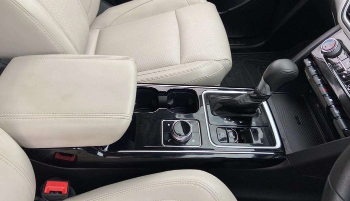 2023 Mahindra XUV700 AX 7 LUXURY P AT 7 STR, Petrol, Automatic, 3,522 km, Gear Lever