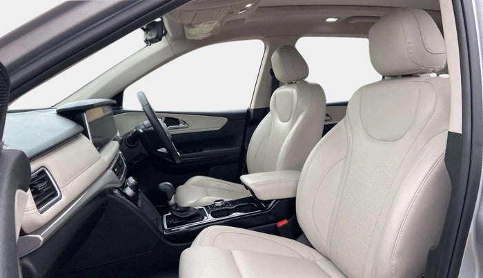 2023 Mahindra XUV700 AX 7 LUXURY P AT 7 STR, Petrol, Automatic, 3,522 km, Right Side Front Door Cabin