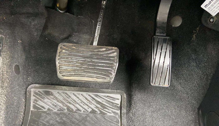 2023 Mahindra XUV700 AX 7 LUXURY P AT 7 STR, Petrol, Automatic, 3,522 km, Pedals