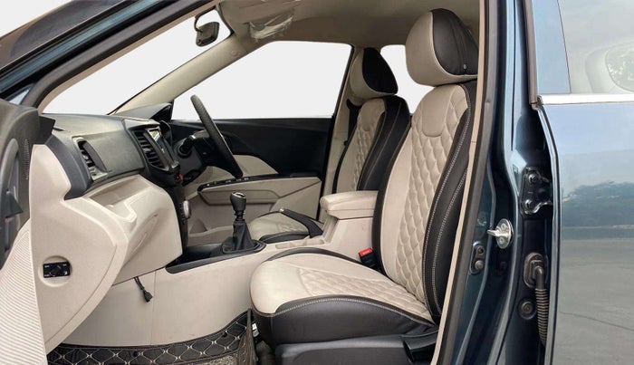 2022 Mahindra XUV300 W4 1.2 PETROL, Petrol, Manual, 10,926 km, Right Side Front Door Cabin