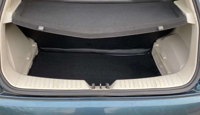 2022 Mahindra XUV300 W4 1.2 PETROL, Petrol, Manual, 10,926 km, Boot Inside