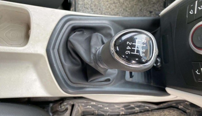 2022 Mahindra XUV300 W4 1.2 PETROL, Petrol, Manual, 10,926 km, Gear Lever