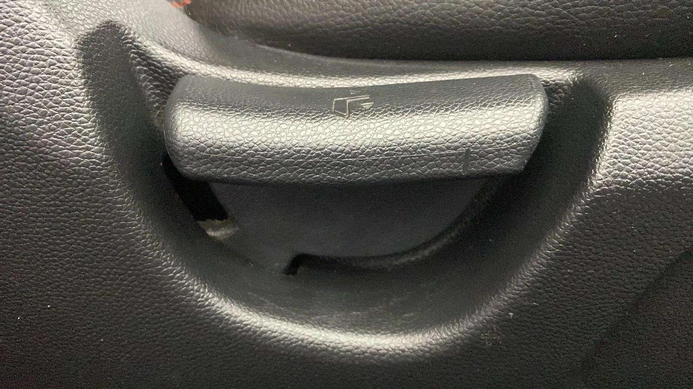 2017 Hyundai Elite i20 ERA 1.2, CNG, Manual, 89,353 km, Driver Side Adjustment Panel
