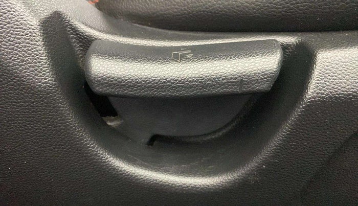2017 Hyundai Elite i20 ERA 1.2, CNG, Manual, 89,220 km, Driver Side Adjustment Panel