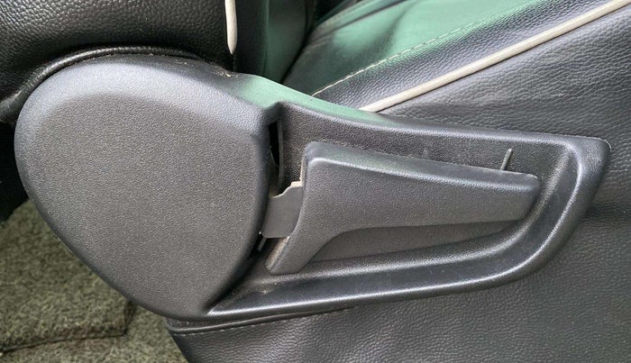 2020 Maruti S PRESSO VXI+, Petrol, Manual, 70,089 km, Driver Side Adjustment Panel