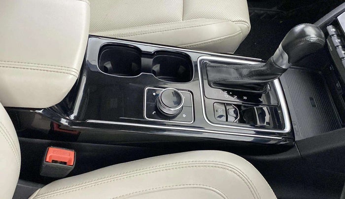 2022 Mahindra XUV700 AX 7 LUXURY P AT 7 STR, Petrol, Automatic, 38,364 km, Gear Lever