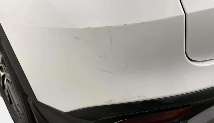 2022 Mahindra XUV700 AX 7 LUXURY P AT 7 STR, Petrol, Automatic, 38,364 km, Rear bumper - Minor scratches
