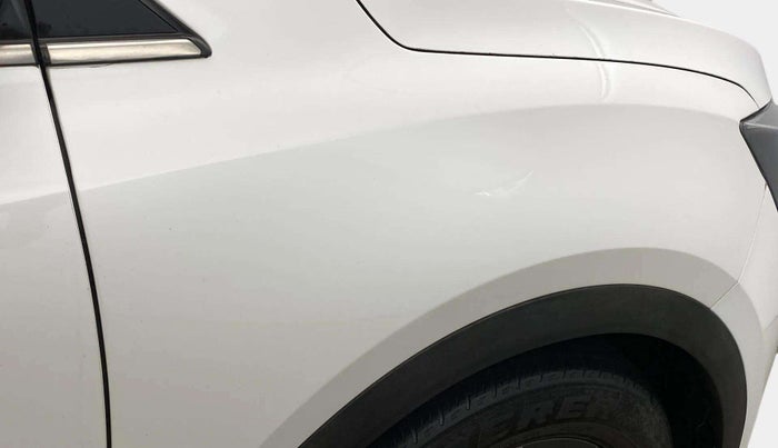 2022 Mahindra XUV700 AX 7 LUXURY P AT 7 STR, Petrol, Automatic, 38,364 km, Right fender - Minor scratches