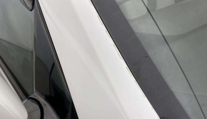2022 Mahindra XUV700 AX 7 LUXURY P AT 7 STR, Petrol, Automatic, 38,364 km, Right A pillar - Minor scratches