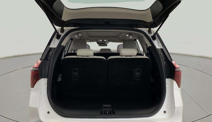 2022 Mahindra XUV700 AX 7 LUXURY P AT 7 STR, Petrol, Automatic, 38,364 km, Boot Inside