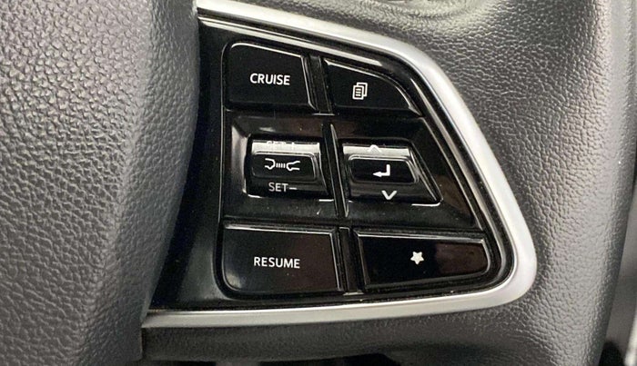 2022 Mahindra XUV700 AX 7 LUXURY P AT 7 STR, Petrol, Automatic, 38,364 km, Adaptive Cruise Control