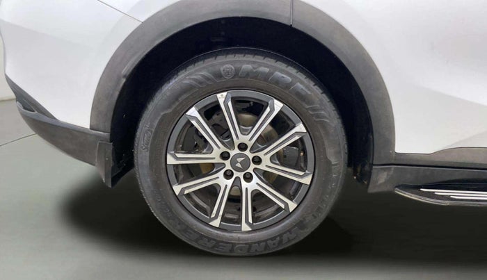 2022 Mahindra XUV700 AX 7 LUXURY P AT 7 STR, Petrol, Automatic, 38,364 km, Right Rear Wheel