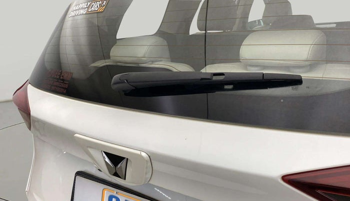 2022 Mahindra XUV700 AX 7 LUXURY P AT 7 STR, Petrol, Automatic, 38,364 km, Rear Wiper
