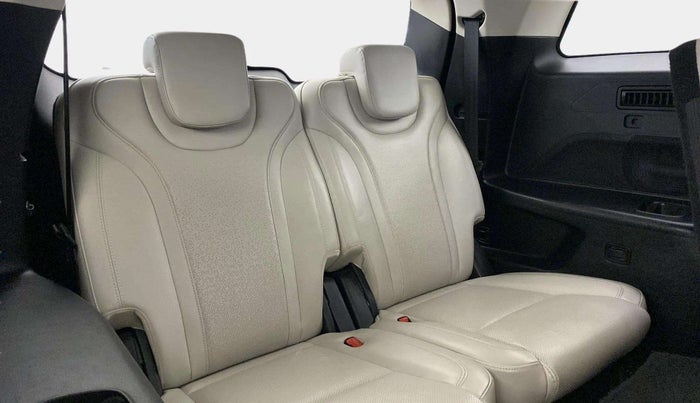 2022 Mahindra XUV700 AX 7 LUXURY P AT 7 STR, Petrol, Automatic, 38,364 km, Third Seat Row ( optional )