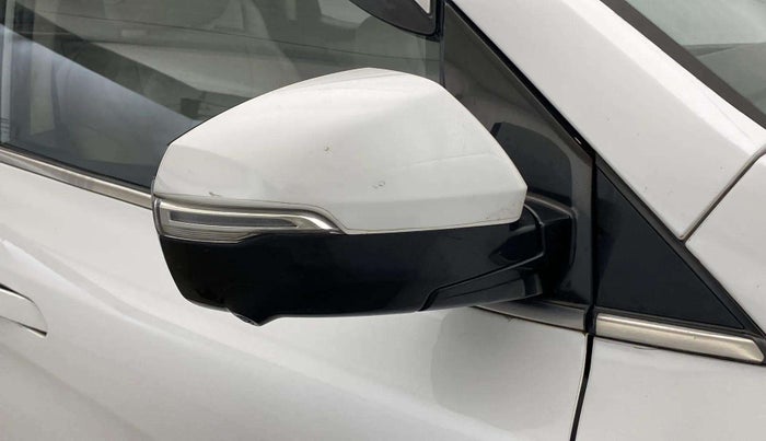 2022 Mahindra XUV700 AX 7 LUXURY P AT 7 STR, Petrol, Automatic, 38,364 km, Right rear-view mirror - Minor scratches
