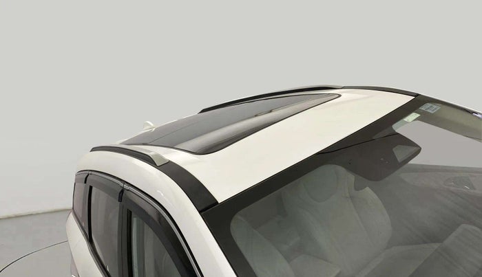 2022 Mahindra XUV700 AX 7 LUXURY P AT 7 STR, Petrol, Automatic, 38,364 km, Roof