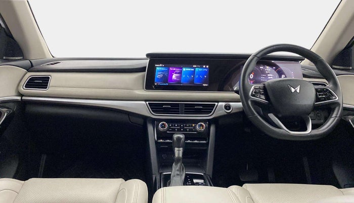 2022 Mahindra XUV700 AX 7 LUXURY P AT 7 STR, Petrol, Automatic, 38,364 km, Dashboard