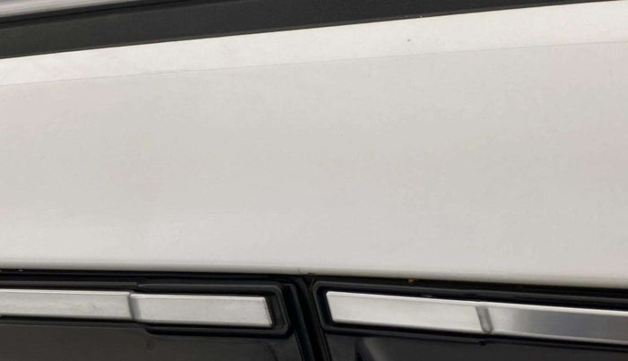 2022 Mahindra XUV700 AX 7 LUXURY P AT 7 STR, Petrol, Automatic, 38,364 km, Left C pillar - Minor scratches