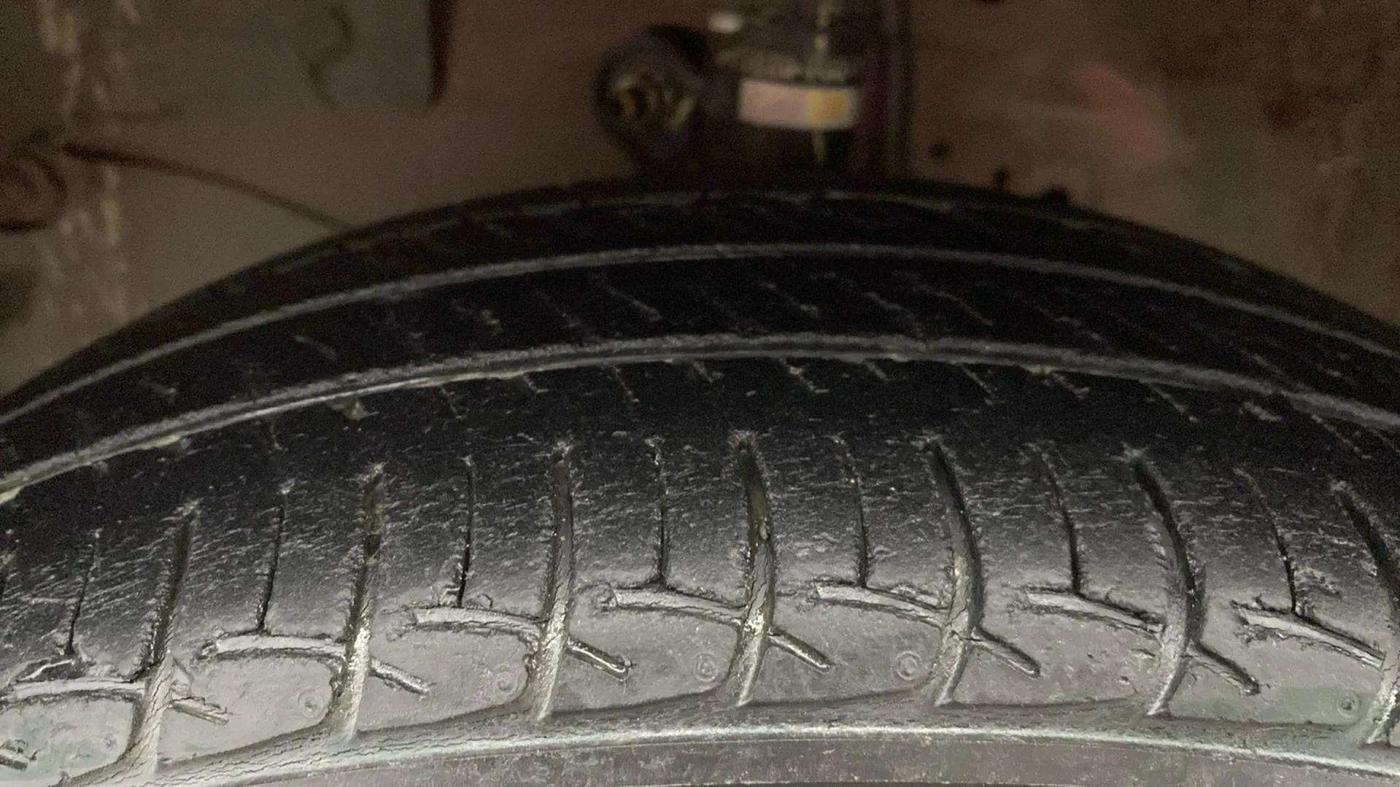 2015 Honda Brio S MT, Petrol, Manual, 45,743 km, Right Front Tyre Tread