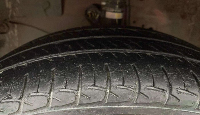 2015 Honda Brio S MT, Petrol, Manual, 45,743 km, Right Front Tyre Tread