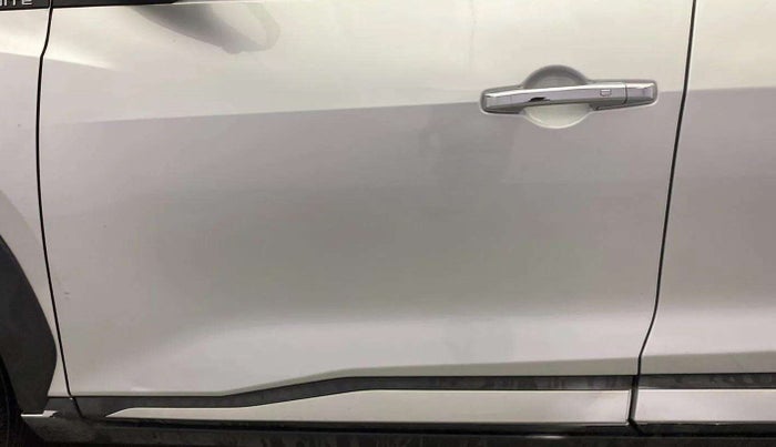 2020 Nissan MAGNITE XV PREMIUM TURBO CVT, Petrol, Automatic, 87,194 km, Front passenger door - Beading has minor damage