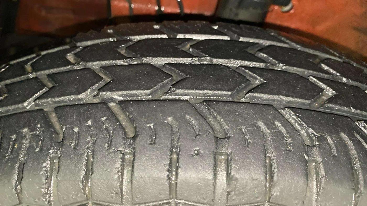 2017 Maruti Swift LXI (O), Petrol, Manual, 58,858 km, Left Front Tyre Tread