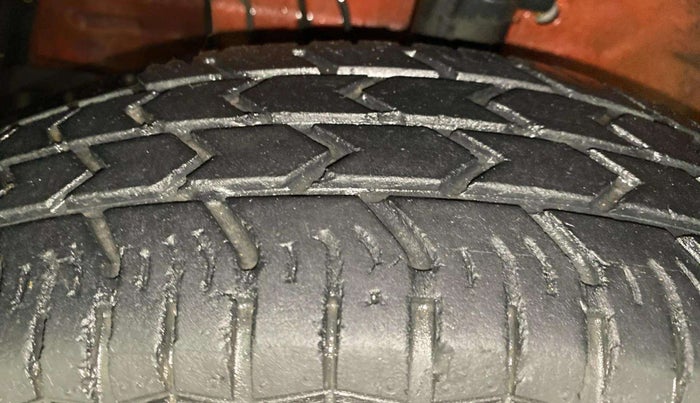 2017 Maruti Swift LXI (O), Petrol, Manual, 58,551 km, Left Front Tyre Tread