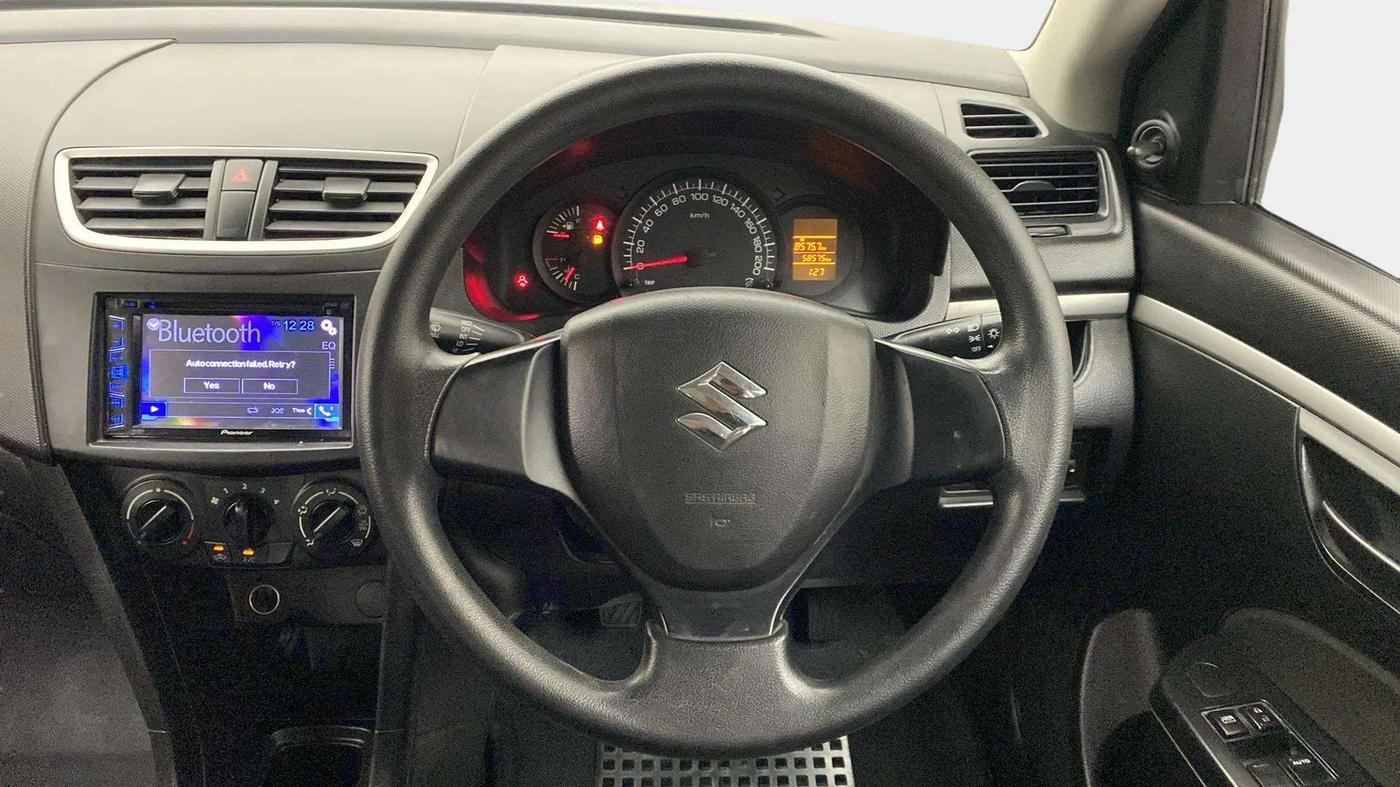 2017 Maruti Swift LXI (O), Petrol, Manual, 58,858 km, Steering Wheel Close Up