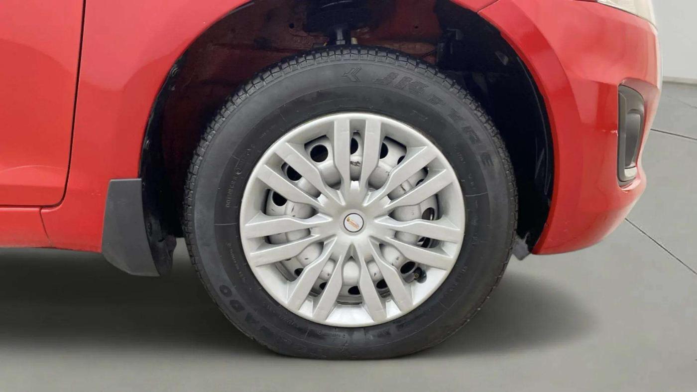 2017 Maruti Swift LXI (O), Petrol, Manual, 58,858 km, Right Front Wheel
