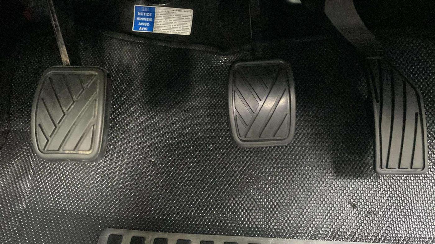 2017 Maruti Swift LXI (O), Petrol, Manual, 58,858 km, Pedals