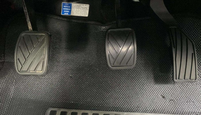 2017 Maruti Swift LXI (O), Petrol, Manual, 58,551 km, Pedals