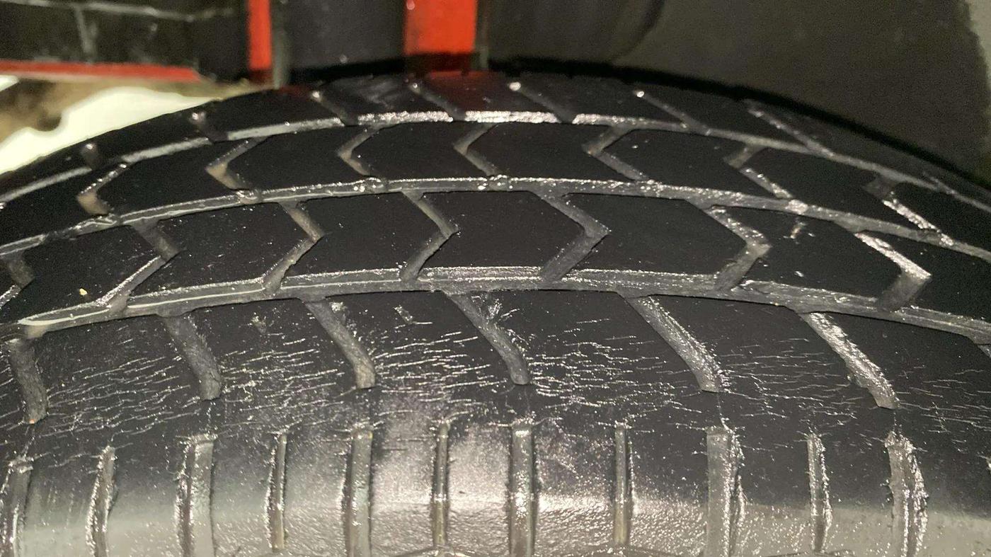 2017 Maruti Swift LXI (O), Petrol, Manual, 58,858 km, Right Rear Tyre Tread