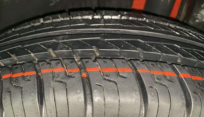 2017 Maruti Swift LXI (O), Petrol, Manual, 58,551 km, Left Rear Tyre Tread