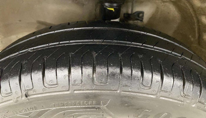 2017 Maruti Wagon R 1.0 LXI, CNG, Manual, 48,734 km, Left Front Tyre Tread