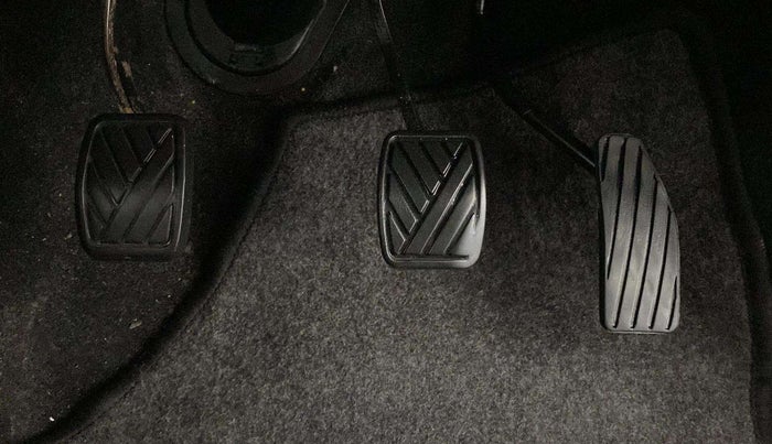 2017 Maruti Wagon R 1.0 LXI, CNG, Manual, 48,734 km, Pedals