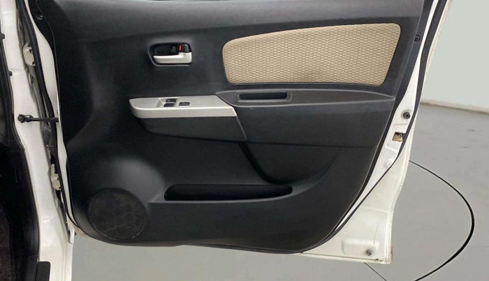 2017 Maruti Wagon R 1.0 LXI, CNG, Manual, 48,734 km, Driver Side Door Panels Control