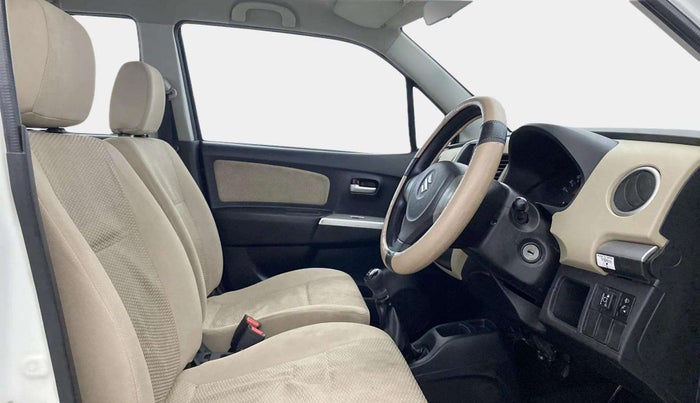 2017 Maruti Wagon R 1.0 LXI, CNG, Manual, 48,734 km, Right Side Front Door Cabin