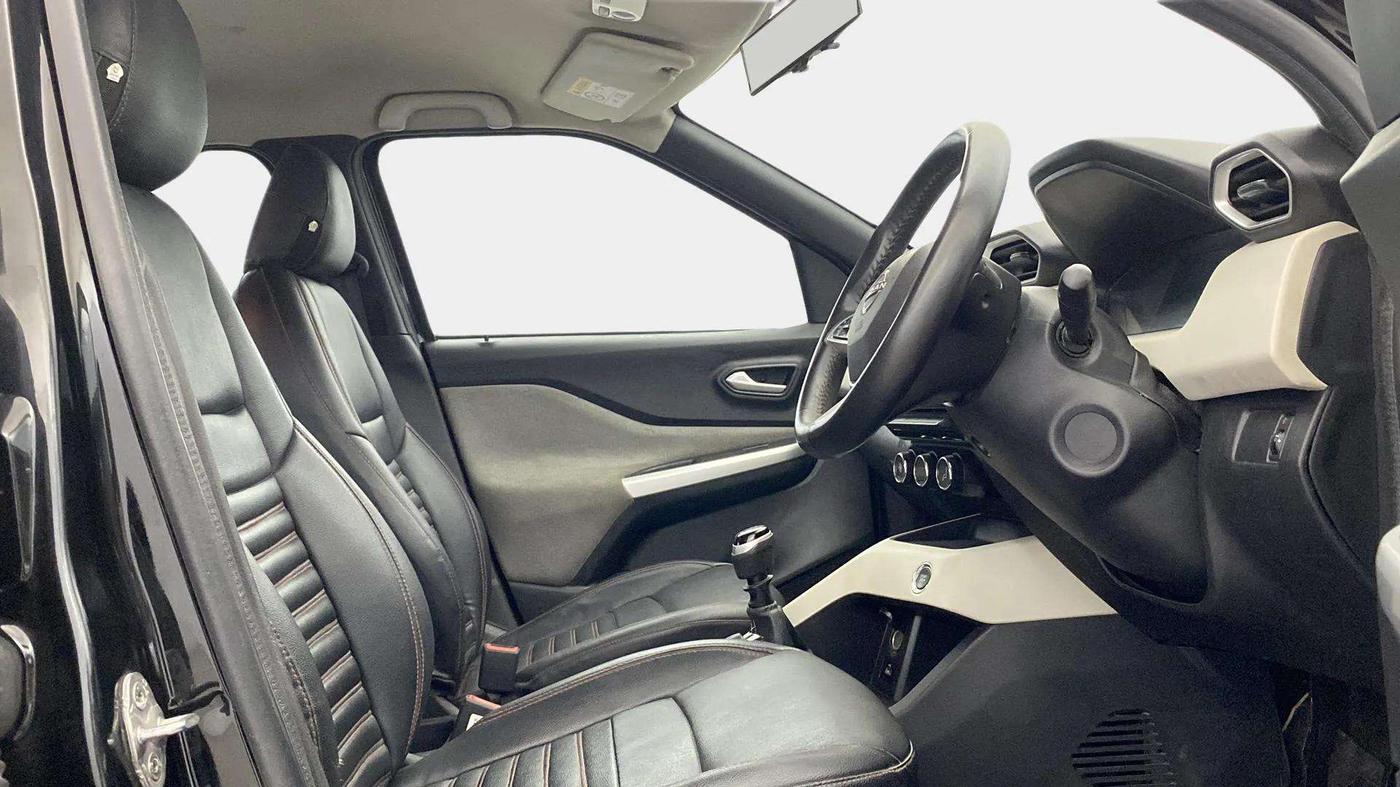 2022 Nissan MAGNITE XV MT, Petrol, Manual, 40,479 km, Right Side Front Door Cabin