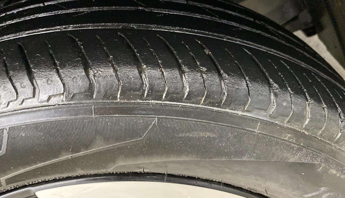 2022 Nissan MAGNITE XV MT, Petrol, Manual, 39,913 km, Right Front Tyre Tread
