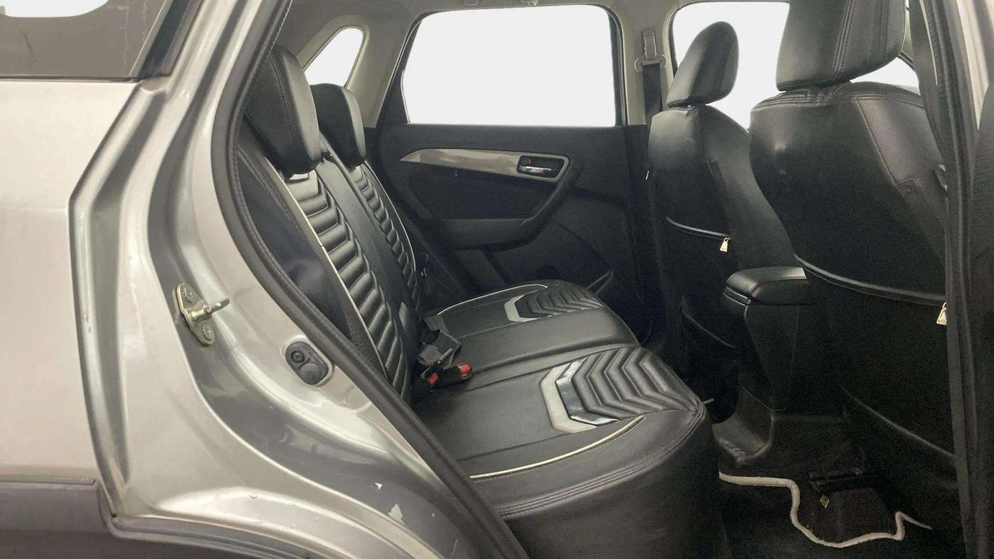 2019 Maruti Vitara Brezza ZDI PLUS AMT, Diesel, Automatic, 17,368 km, Right Side Rear Door Cabin