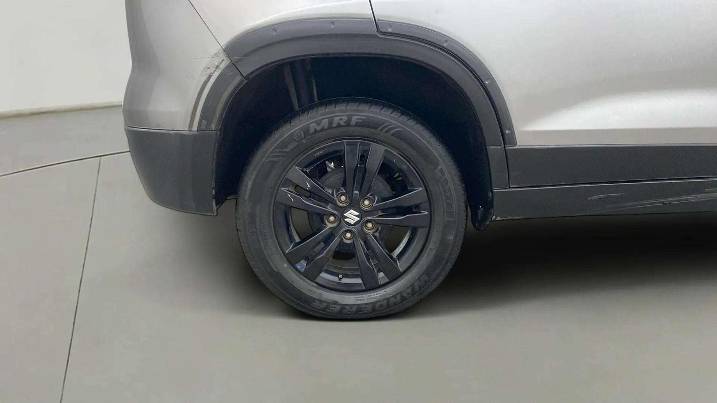 2019 Maruti Vitara Brezza ZDI PLUS AMT, Diesel, Automatic, 17,368 km, Right Rear Wheel